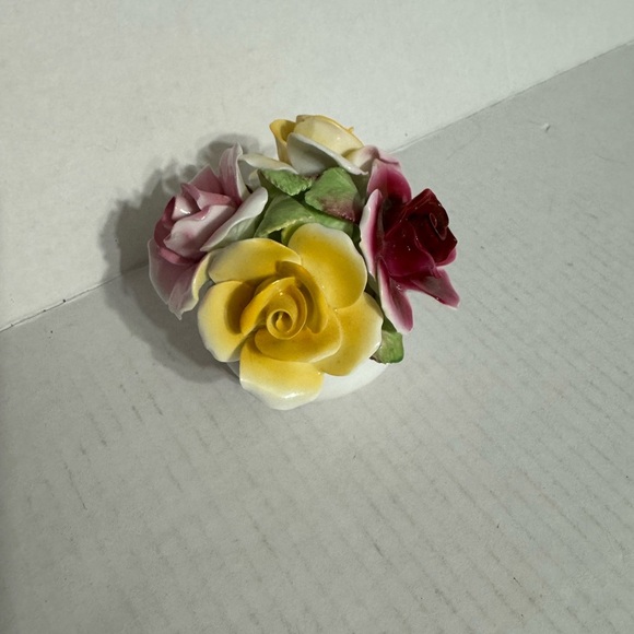 Vintage Royale Stratford Handcrafted Floral Staffordshire Fine Bone Crown China - Picture 1 of 4